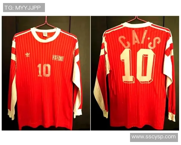 历届足球明星队队服的演变与设计风格探讨 历届足球明星队队服的演变与设计风格探讨